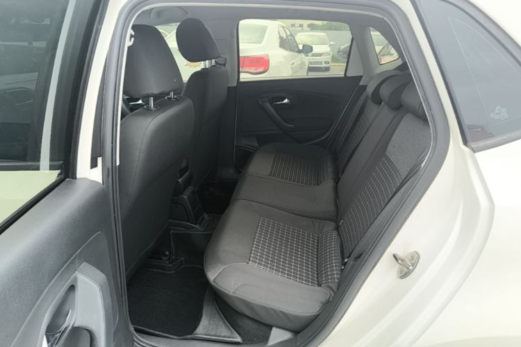 Volkswagen Polo 2015 #13 Volkswagen Polo 2015 car image #13