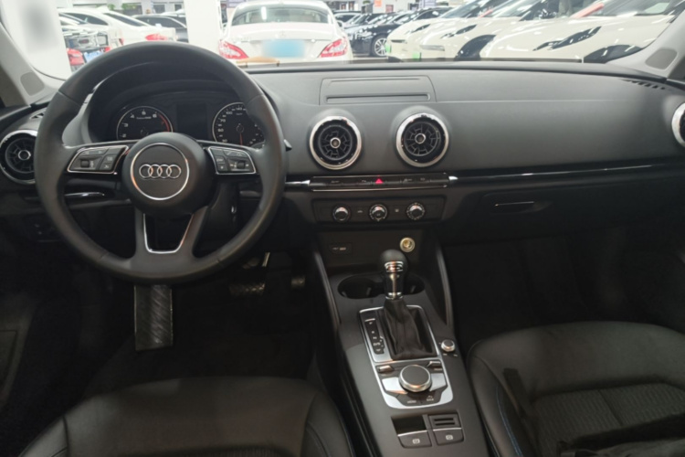 Audi A3 2019 car image #10