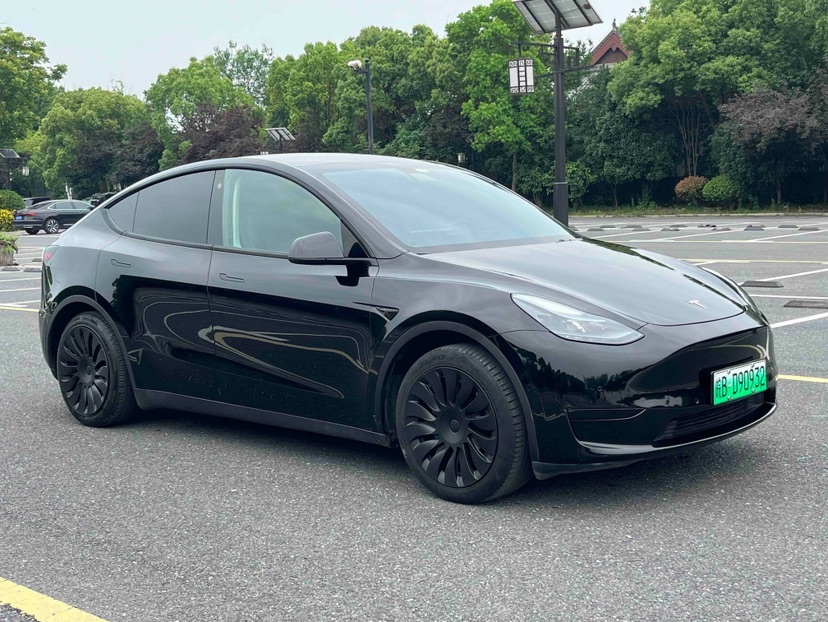Tesla Model Y 2023 #3 Tesla Model Y 2023 car image #3