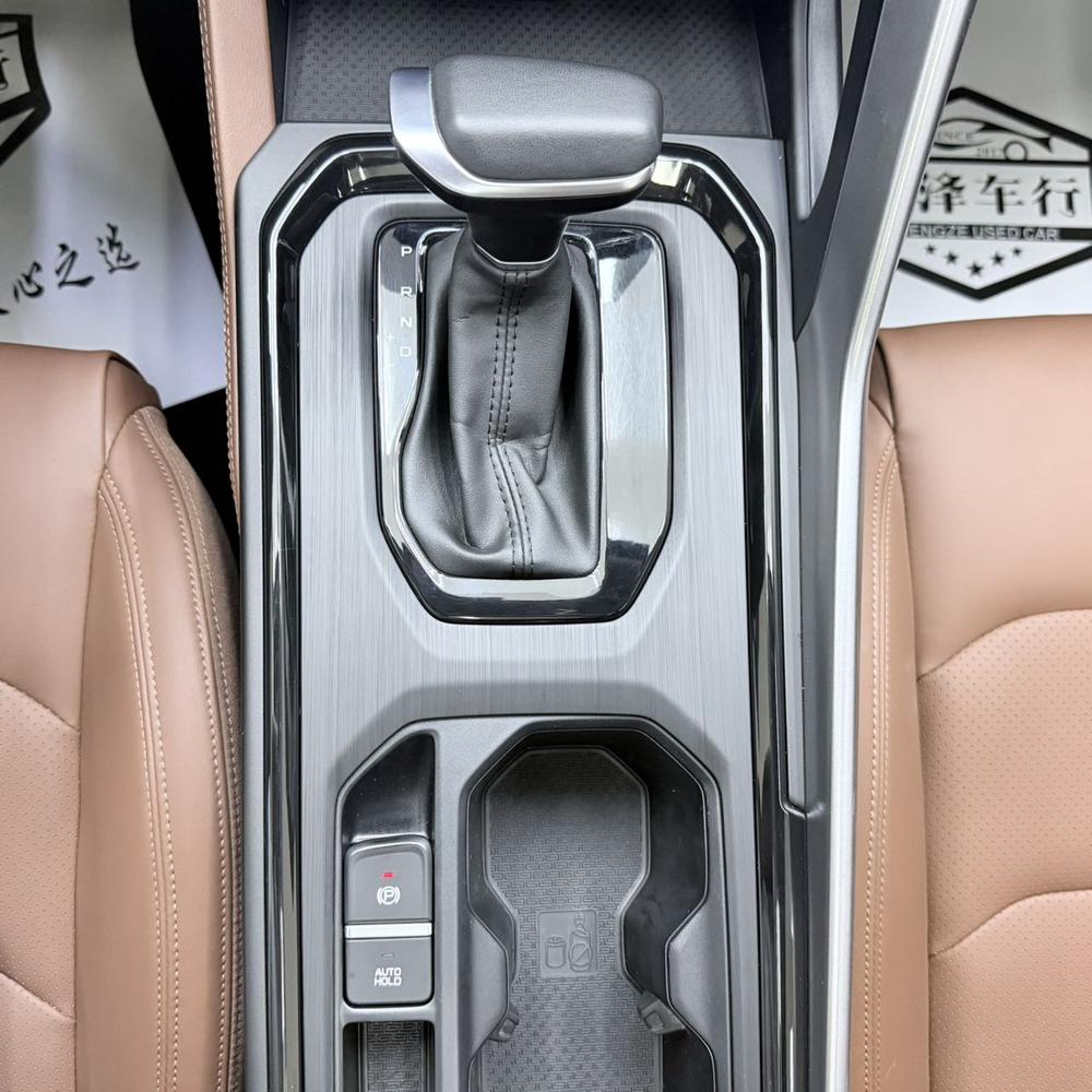 GEELY Vision X6 2021 immagine di auto #13
