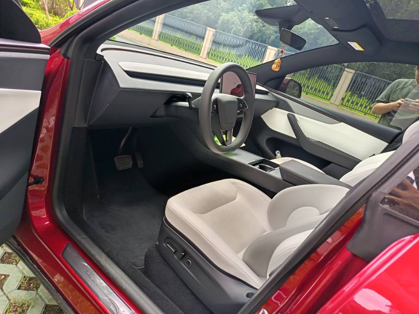 Tesla Model Y 2026 #6 Tesla Model Y 2026 immagine di auto #6