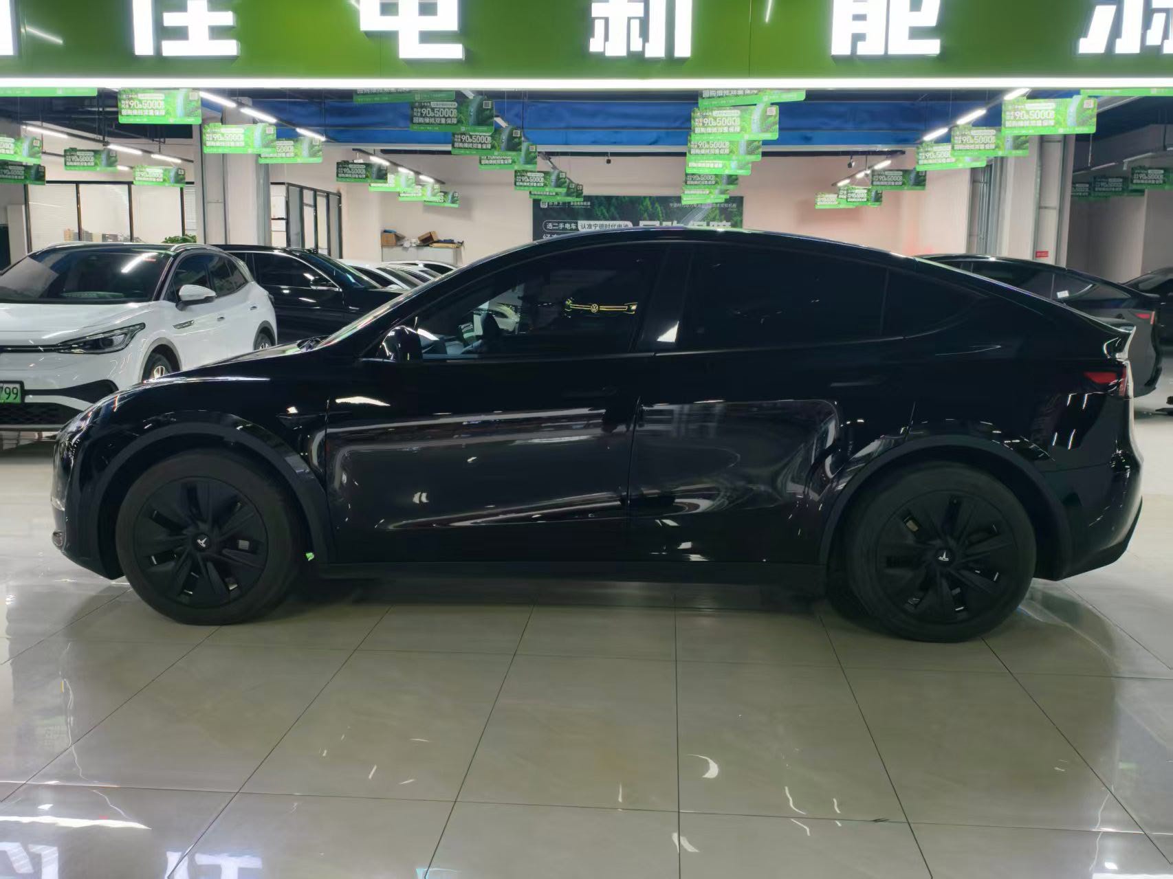 Tesla Model Y 2023 #4 Tesla Model Y 2023 car image #4
