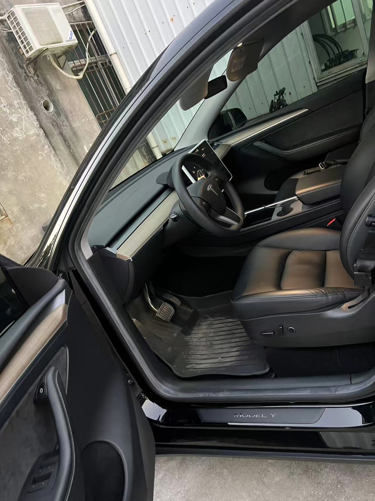 Tesla Model Y 2022 #4 Tesla Model Y 2022 car image #4