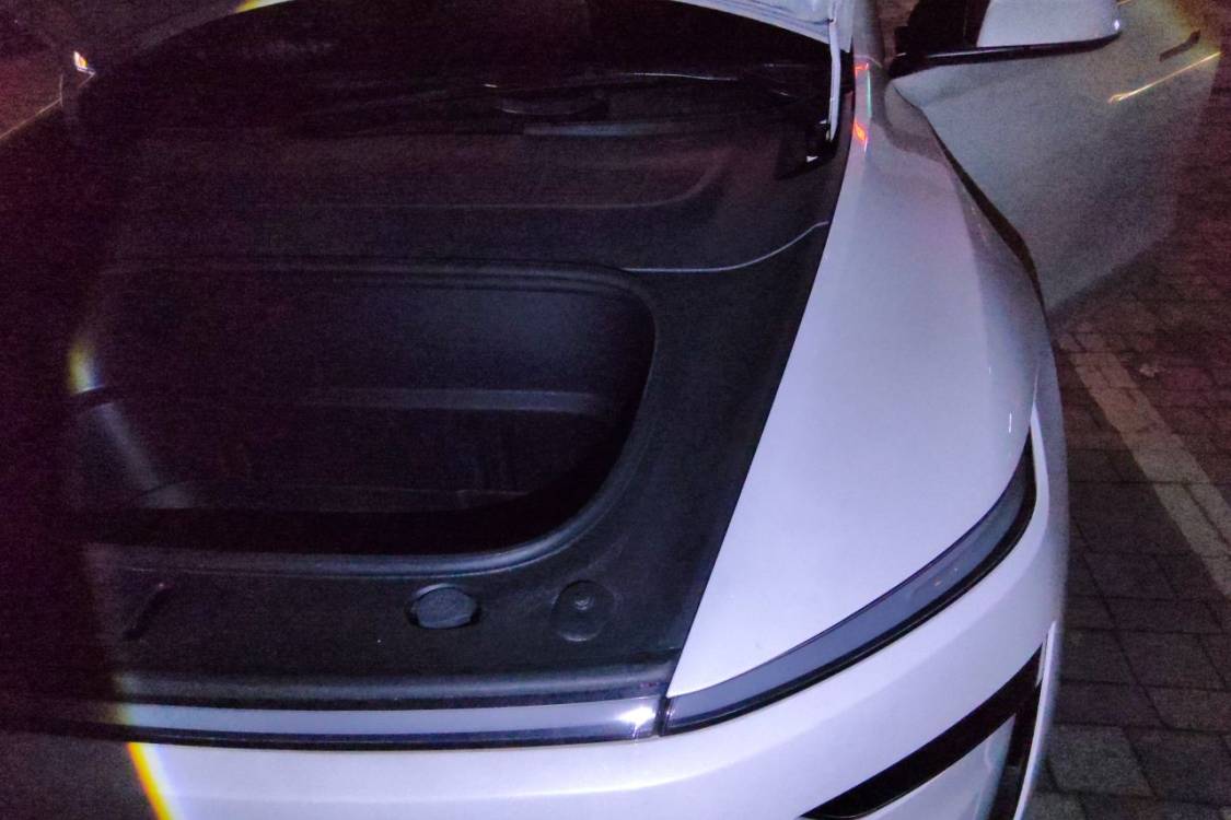 Tesla Model Y 2025 immagine di auto #12