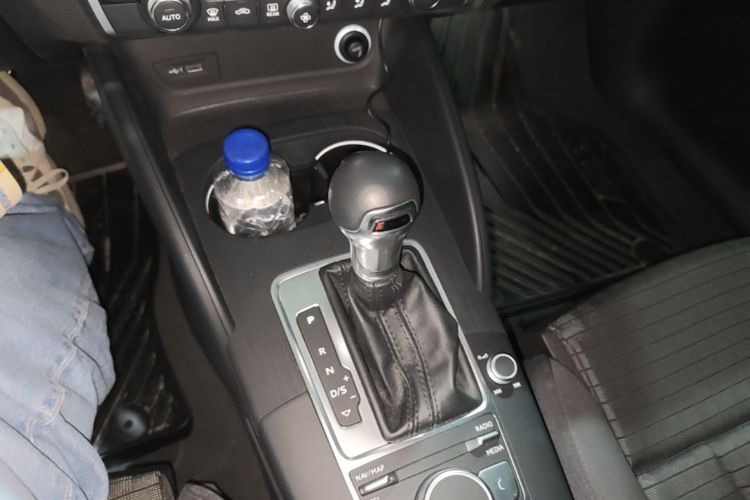 Audi A3 2018 immagine di auto #14