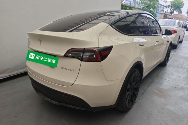 Tesla Model Y 2021 immagine di auto #7