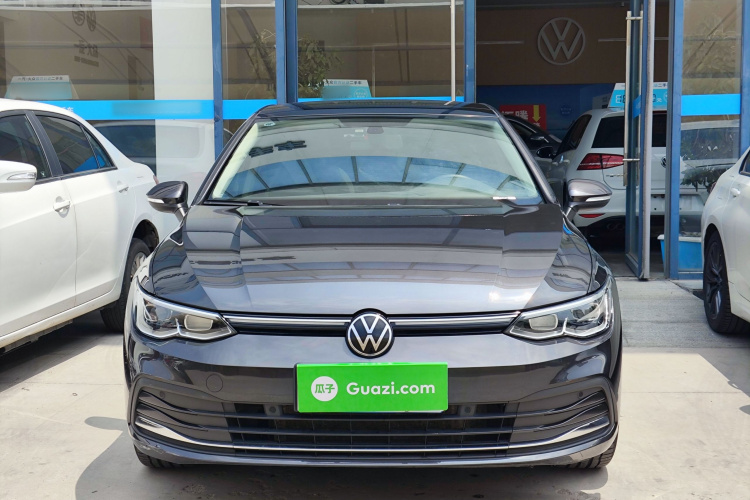 Volkswagen Golf 2023 car image #3