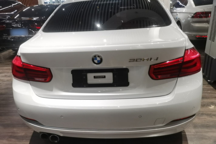 BMW 3 Series 2018 #6 BMW 3 Series 2018 car image #6