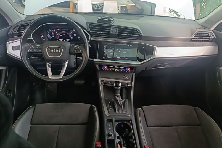 Audi Q3 2021 car image #10
