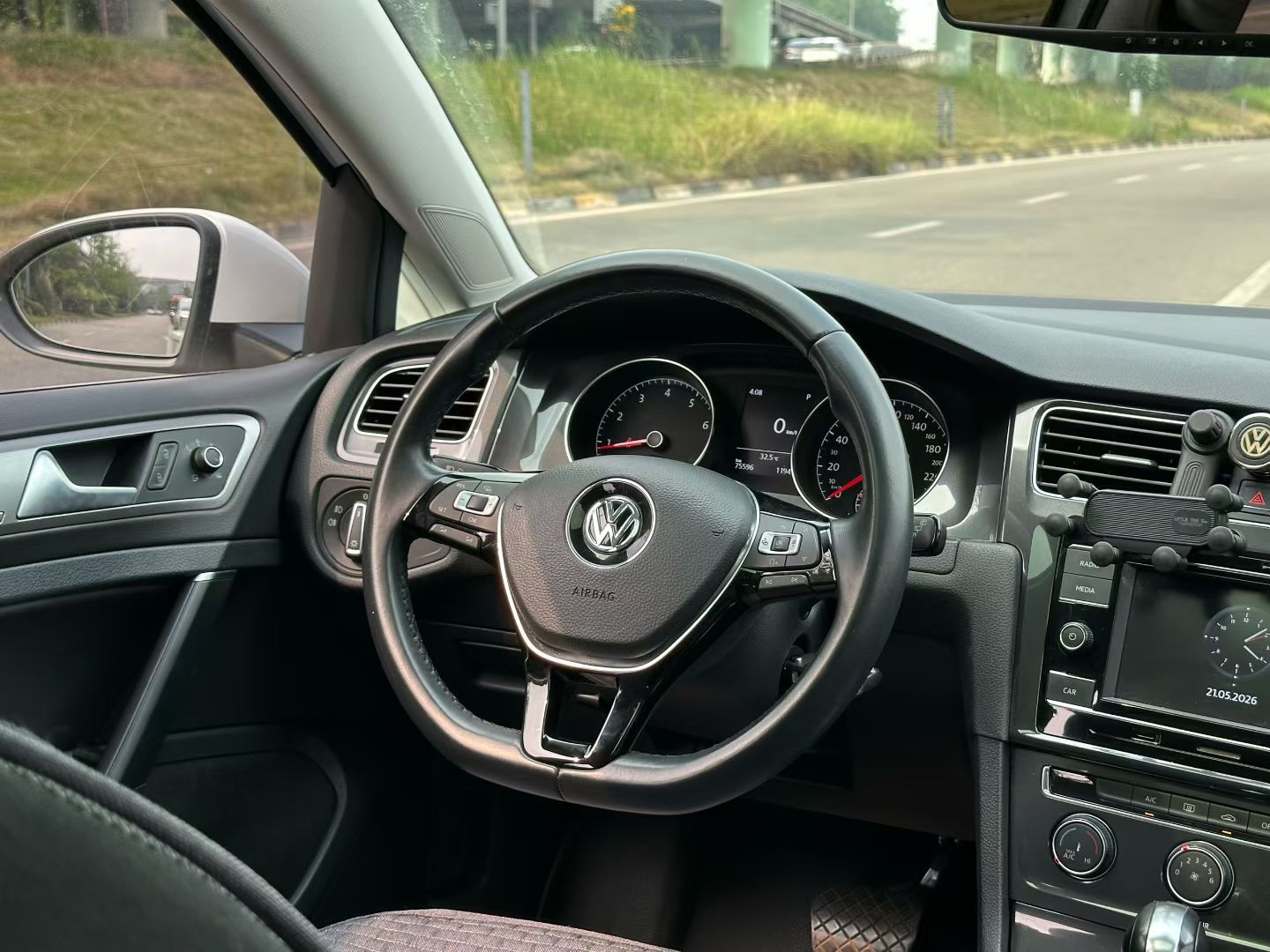 Volkswagen Golf 2018 car image #7