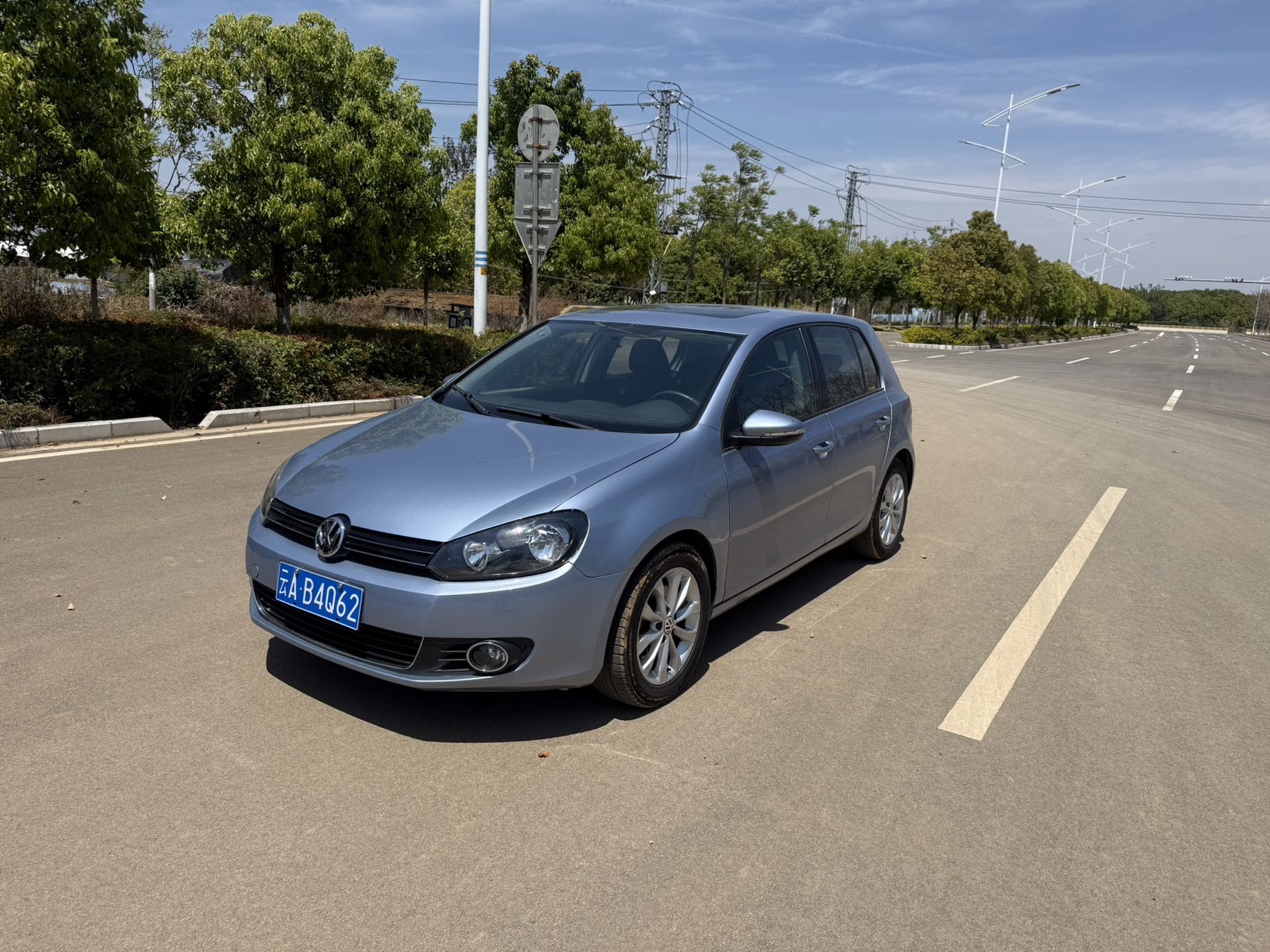 Volkswagen Golf 2013 car image 