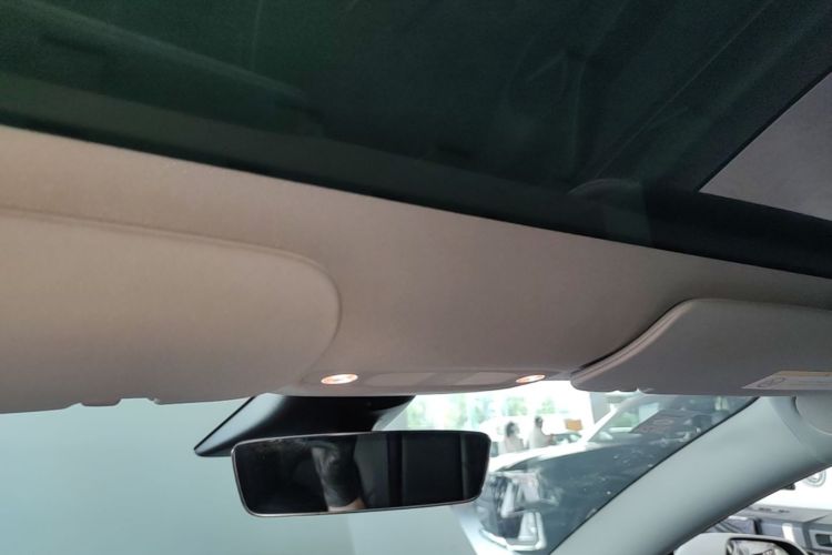 Tesla Model 3 2020 car image #18