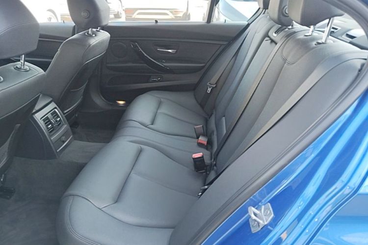 BMW 3 Series 2017 #17 BMW 3 Series 2017 car image #17