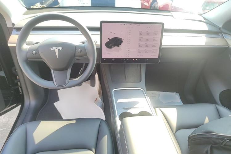 Tesla Model Y 2023 #10 Tesla Model Y 2023 car image #10