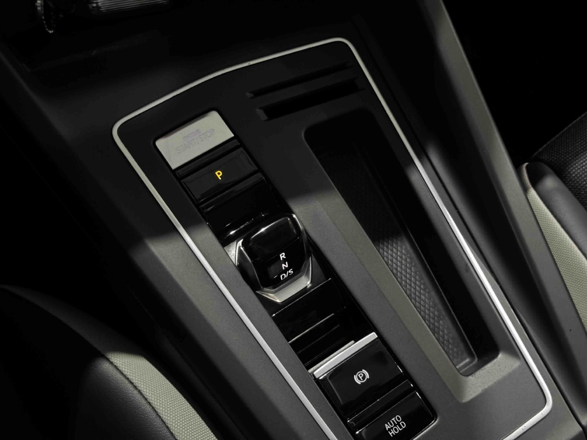 Volkswagen Golf 2024 car image #7