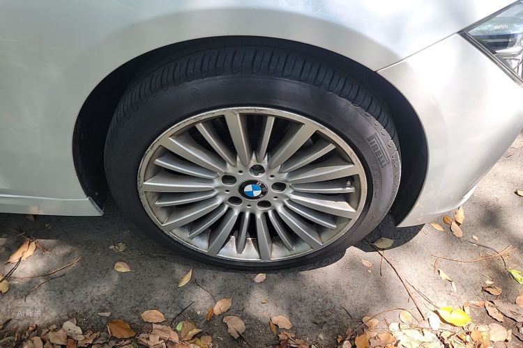 BMW 3 Series 2018 car image #9
