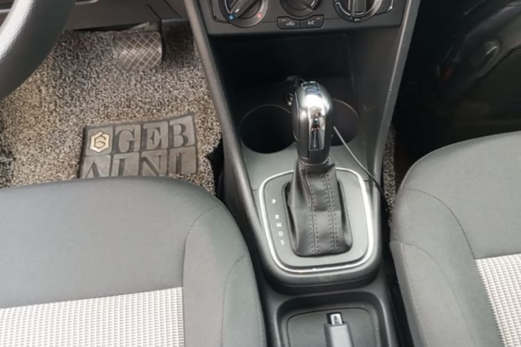 Volkswagen Polo 2019 car image #14