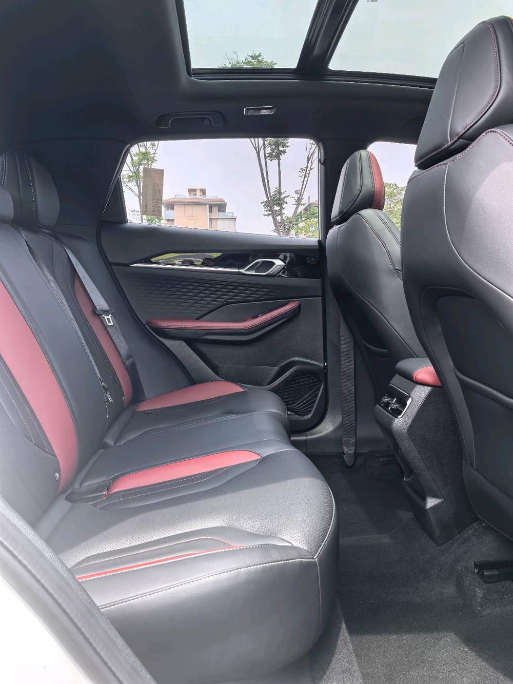 GEELY Coolray 2023 car image #11
