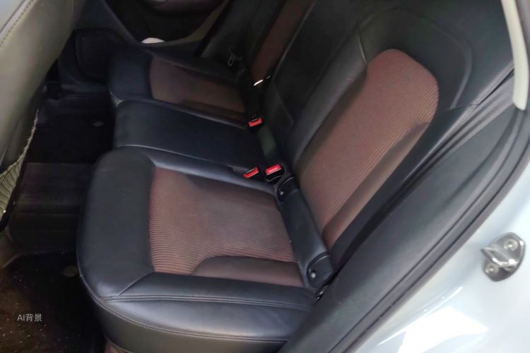 Audi Q3 2017 car image #19