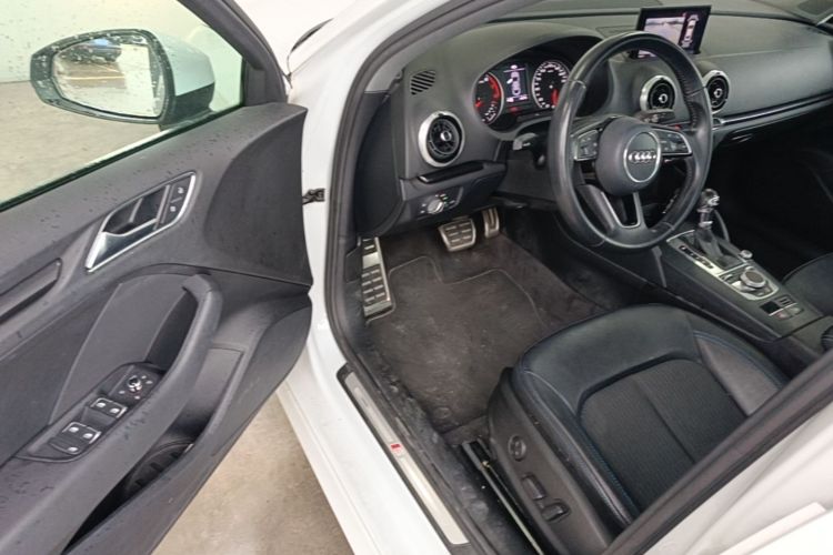 Audi A3 2018 car image #16