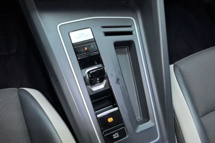 Volkswagen Golf 2021 car image #18