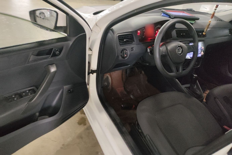 Volkswagen Santana 2018 car image #12