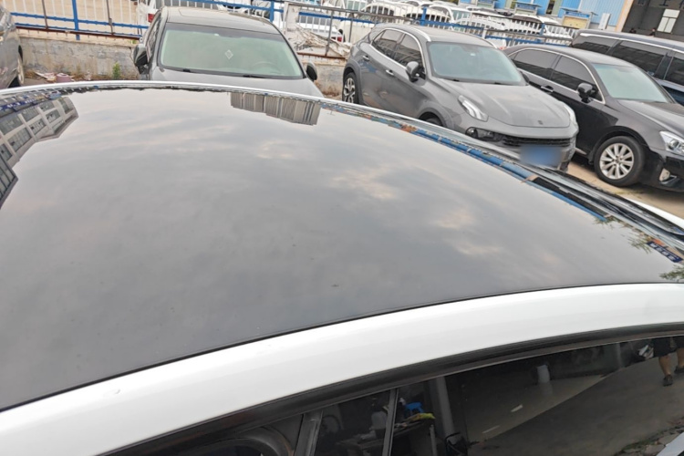 Tesla Model Y 2023 car image #25
