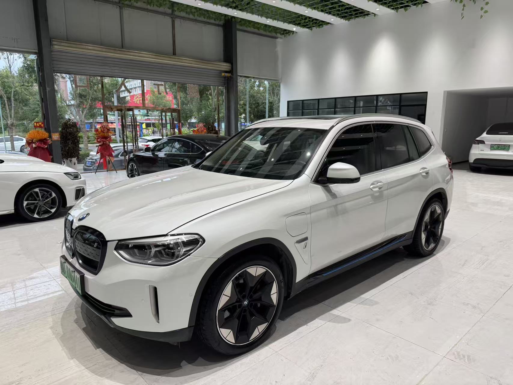 BMW iX3 2021 BMW iX3 2021 car image