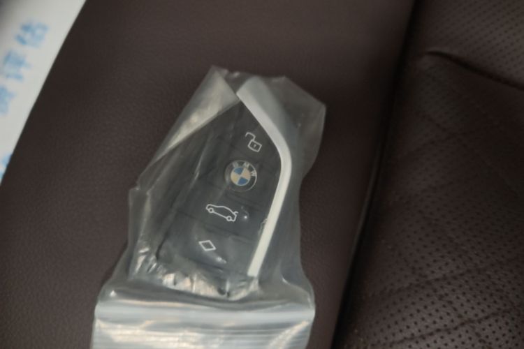 BMW 3 Series 2024 immagine di auto #14