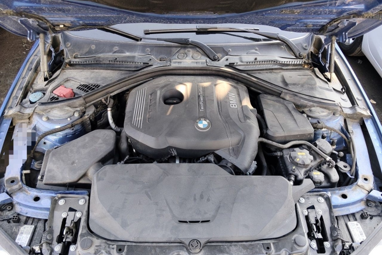 BMW 3 Series 2018 car image #22