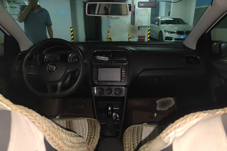 Volkswagen Polo 2015 car image #7