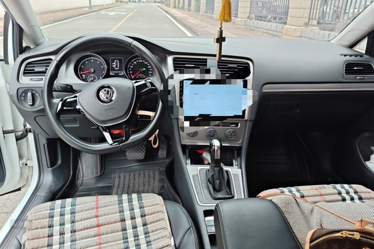 Volkswagen Golf 2016 car image #11