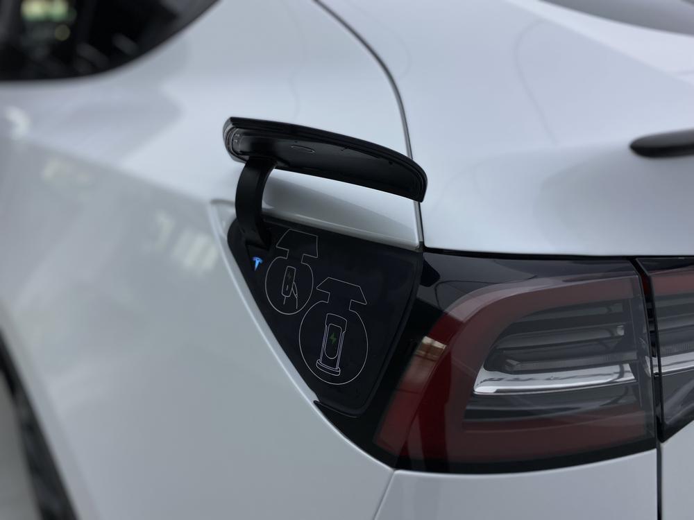Tesla Model Y 2024 car image #10