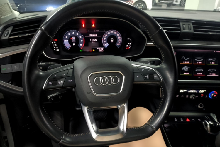 Audi Q3 2021 car image #11