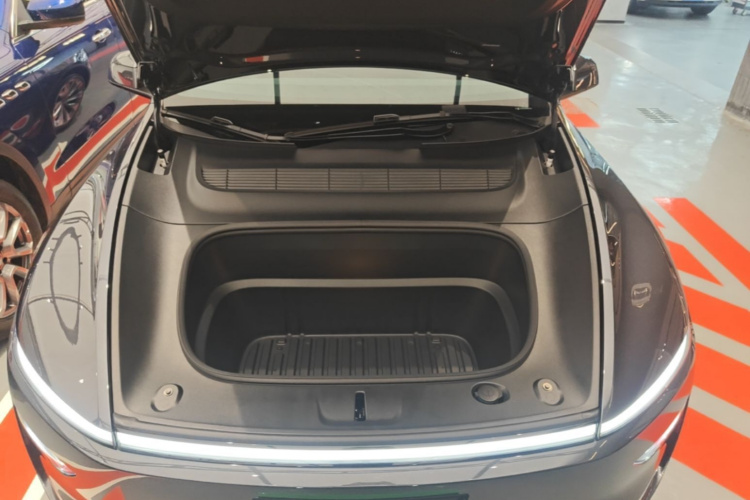 Tesla Model Y 2025 #20 Tesla Model Y 2025 car image #20