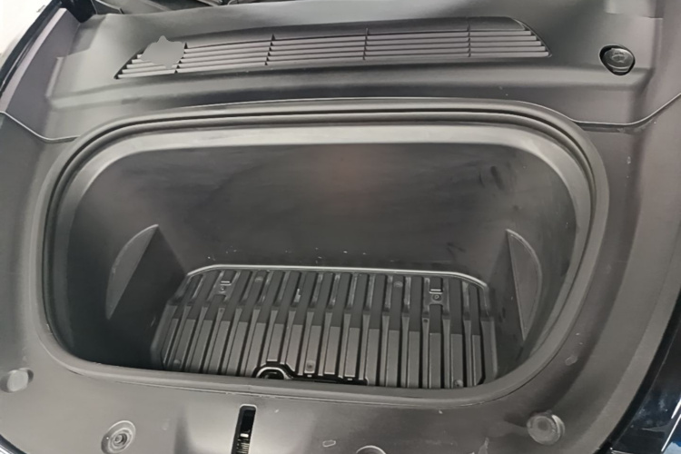 Tesla Model Y 2021 immagine di auto #20