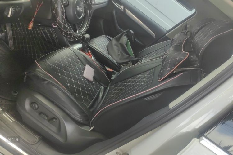 Audi Q3 2015 car image #17