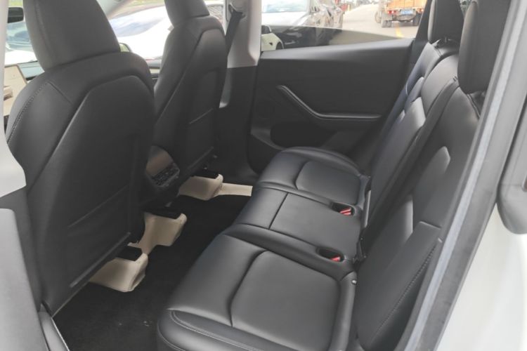 Tesla Model Y 2023 car image #17