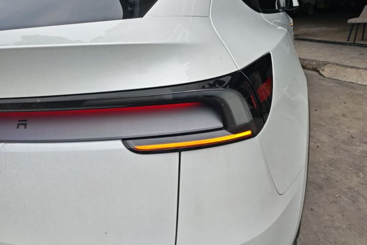 Tesla Model Y 2025 #8 Tesla Model Y 2025 car image #8