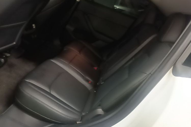 Tesla Model Y 2023 car image #13