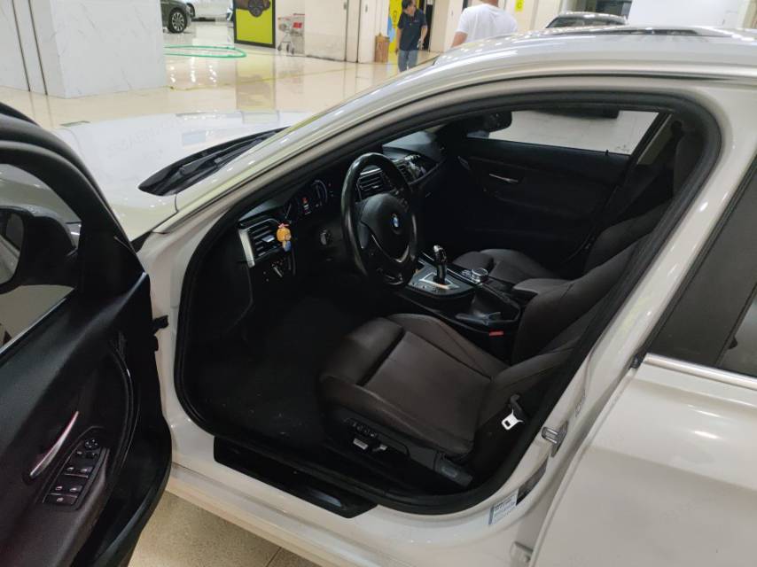 BMW 3 Series 2019 car image #7