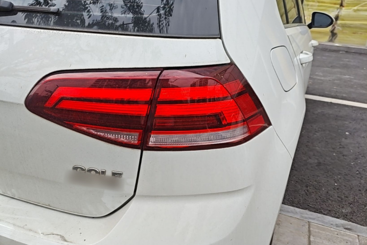 Volkswagen Golf 2019 car image #8