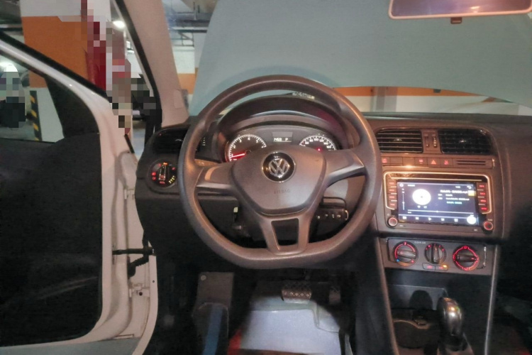 Volkswagen Polo 2019 car image #11