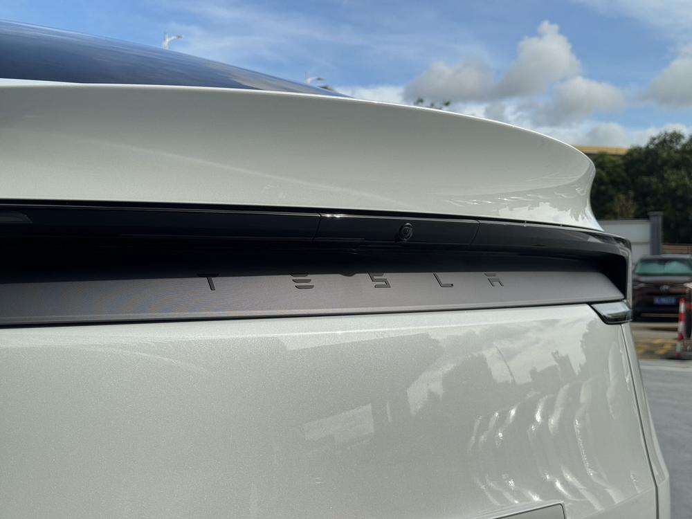 Tesla Model Y 2026 #11 Tesla Model Y 2026 car image #11