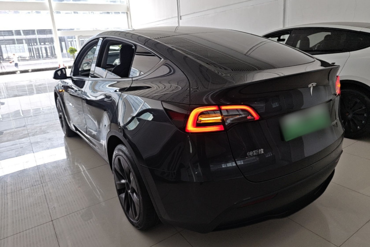 Tesla Model Y 2024 #5 Tesla Model Y 2024 immagine di auto #5
