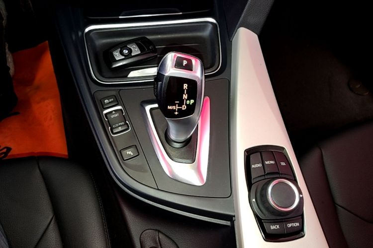 BMW 3 Series 2015 صورة سيارة #18