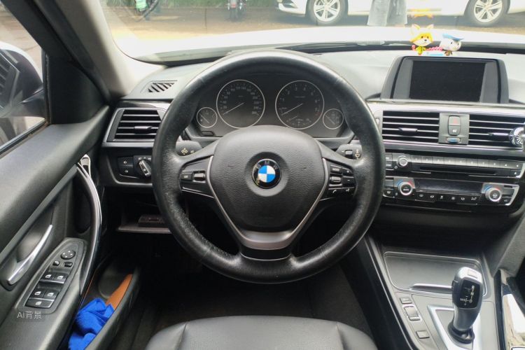 BMW 3 Series 2017 car image #12