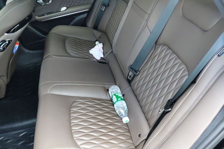 BYD Han 2023 car image #17