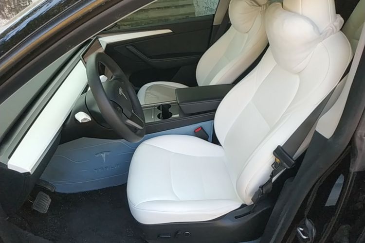 Tesla Model Y 2023 car image #15