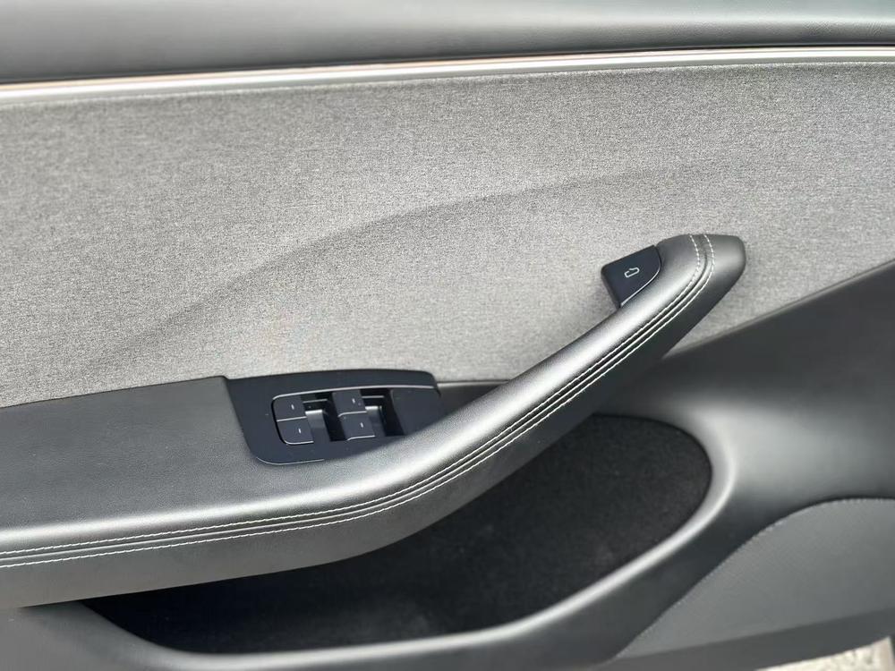 Tesla Model 3 2023 car image #19